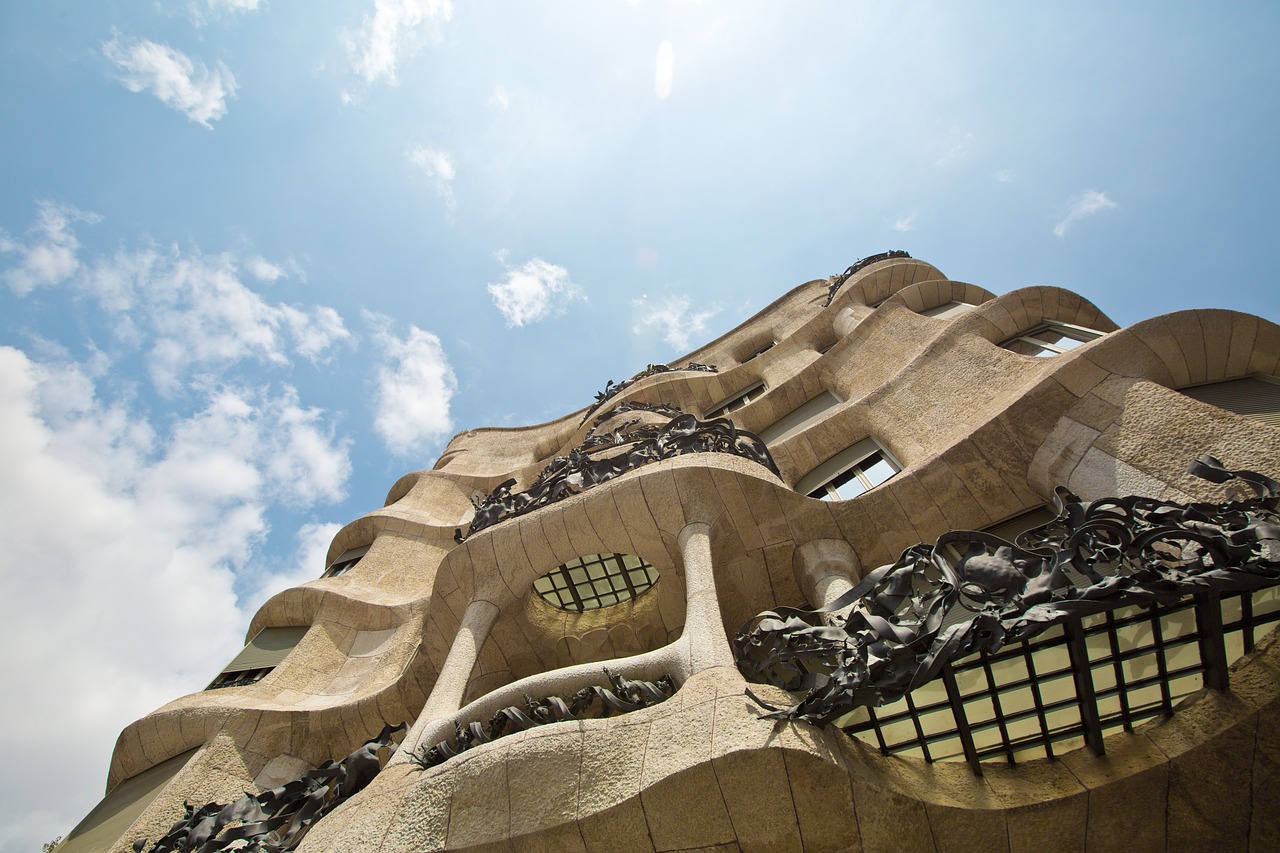 上海建工塔，城市與地標建設(shè)的卓越典范