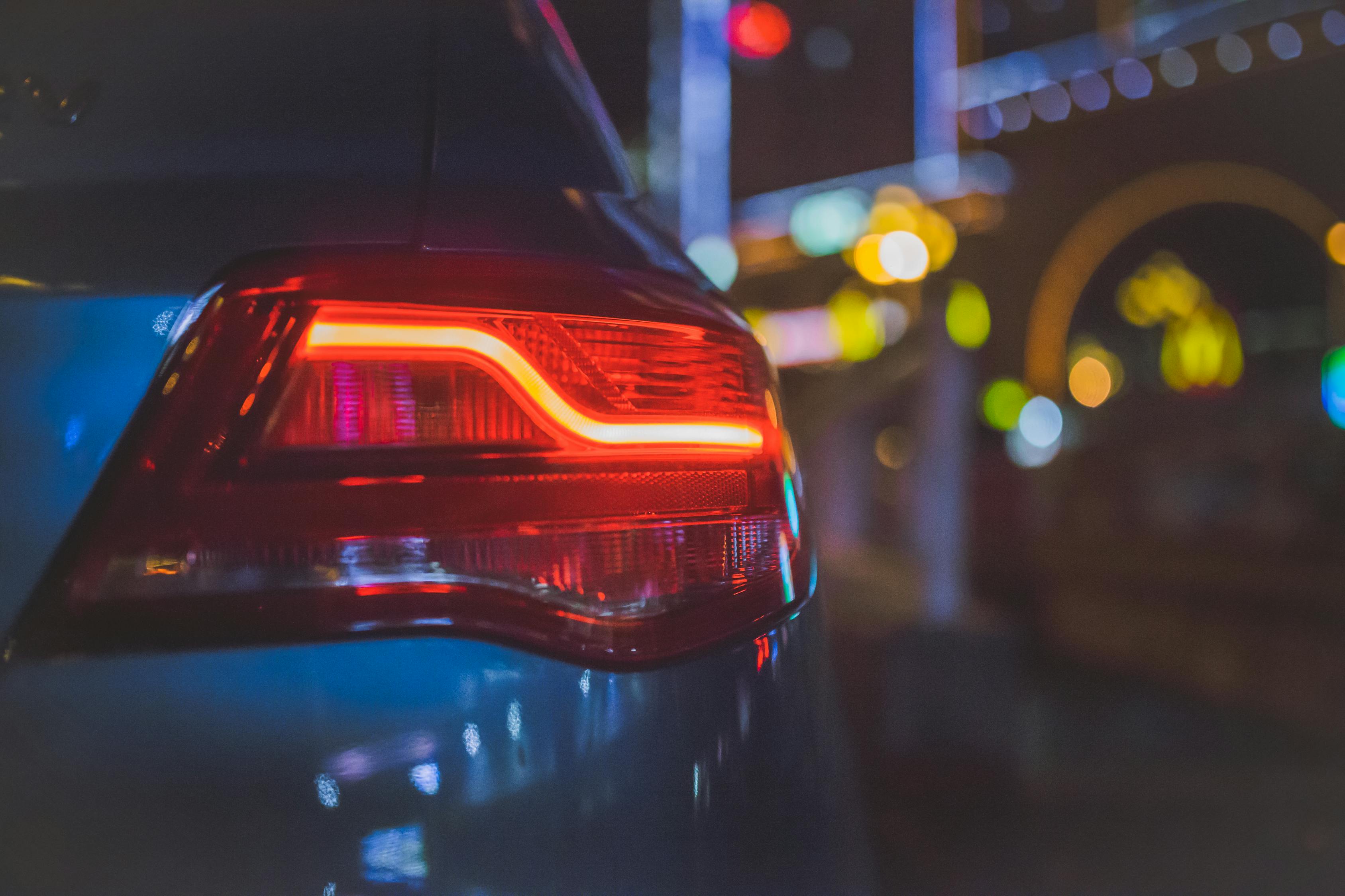 探索與體驗(yàn)，馬自達(dá)夜晚大燈的魅力——以17款車型大燈詳解為案例