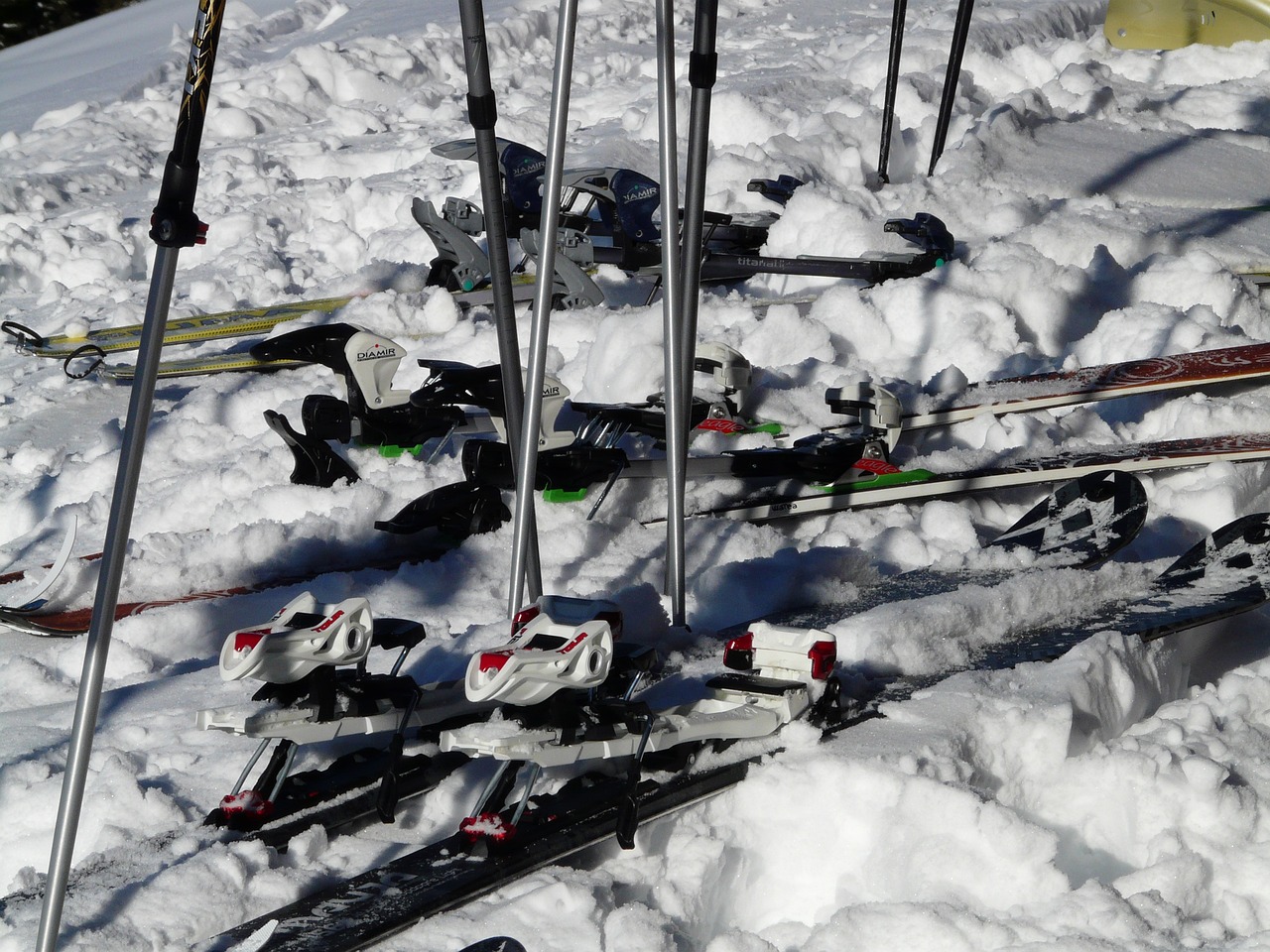 冬季滑雪盛宴，速度與激情的完美融合